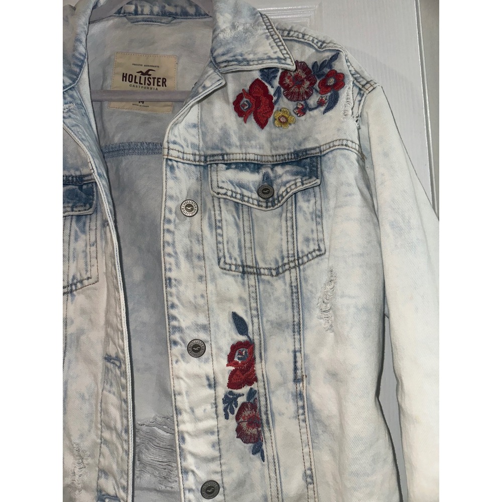 Hollister Floral Embroidered Distressed Denim Jacket Light Acid Wash Womens M - Picture 2 of 8